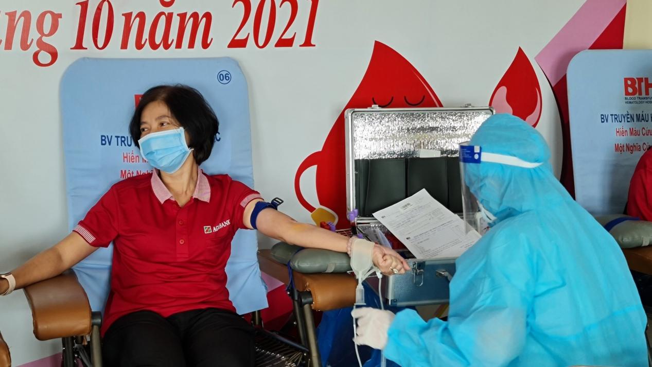 Agribank Long An: “Một giọt máu hồng - Ấm lòng tình thương” - Ảnh 5.