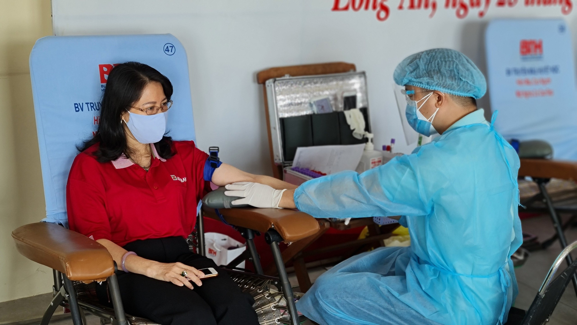 Agribank Long An: “Một giọt máu hồng - Ấm lòng tình thương” - Ảnh 6.