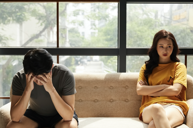 Tặng quà lần nào cũng bị vợ mắng