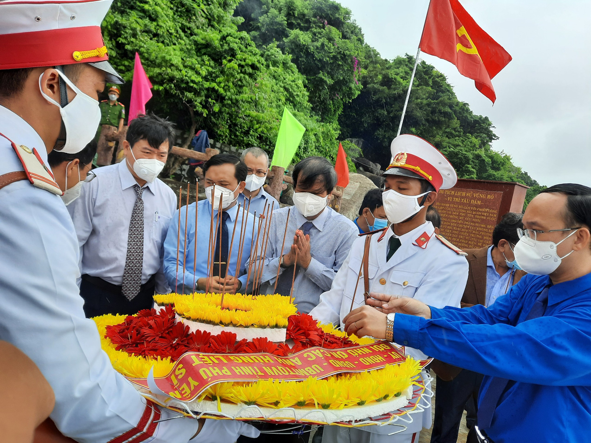 Ph&uacute; Y&ecirc;n kỷ niệm 60 năm Đường Hồ Ch&iacute; Minh tr&ecirc;n biển - Ảnh 2.