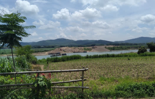 Hà bá nuốt hàng chục ha đất bãi bồi ven sông Mã - Ảnh 2.