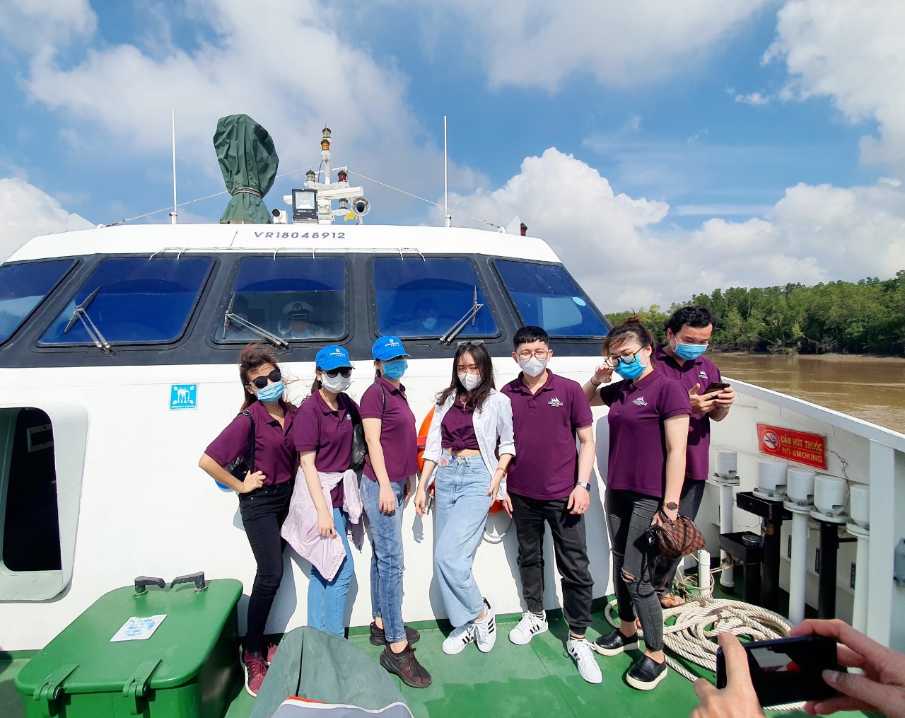 Những du kh&aacute;ch nước ngo&agrave;i đầu ti&ecirc;n đi tour đường s&ocirc;ng sau gi&atilde;n c&aacute;ch - Ảnh 4.