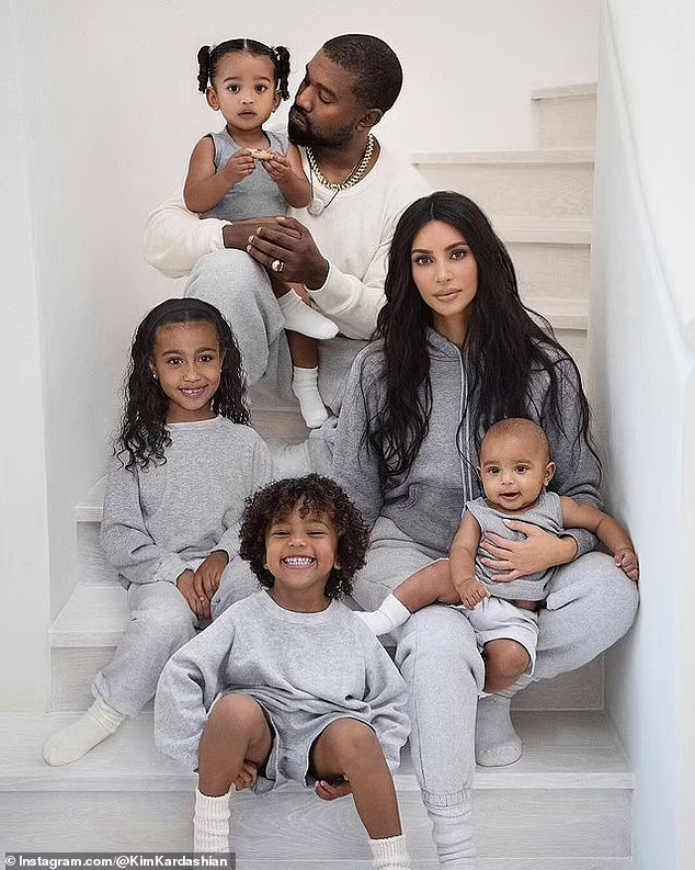 Kẻ r&igrave;nh rập Kim Kardashian lại bị bắt b&ecirc;n ngo&agrave;i nh&agrave; c&ocirc; - Ảnh 4.