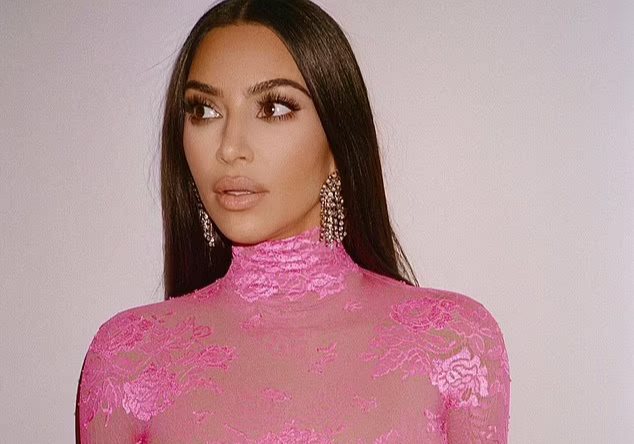 Kẻ rình rập Kim Kardashian lại bị bắt bên ngoài nhà cô
