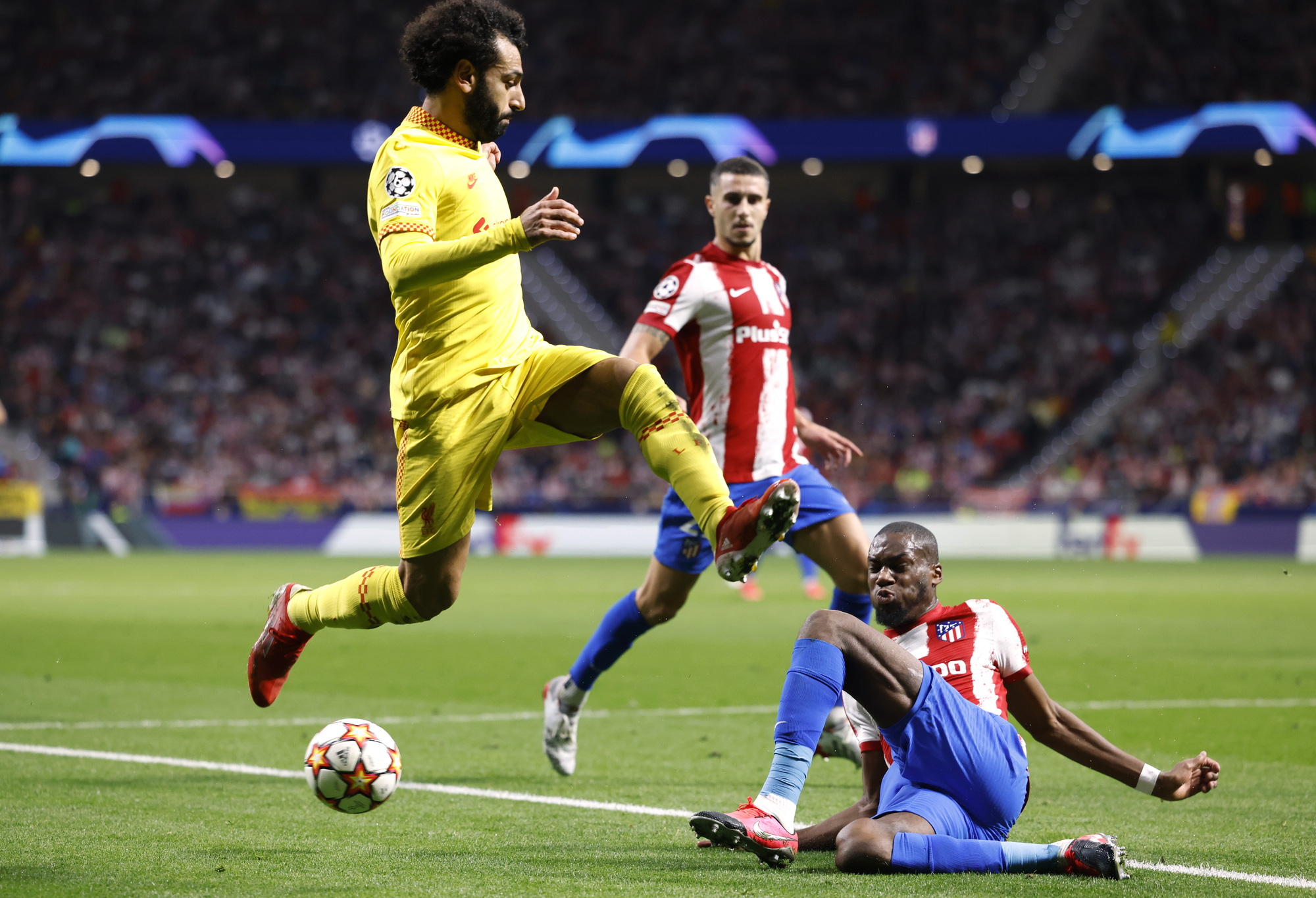 Lập kỷ lục v&ocirc; đối, Mohamed Salah chờ lương khủng 500.000 bảng/tuần - Ảnh 2.