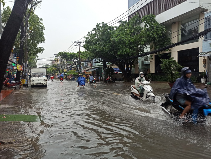 Cần hệ thống thoát nước đồng bộ và hiện đại