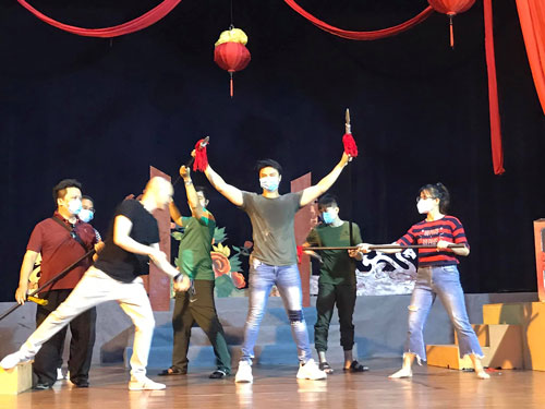 Cải lương trở lại trong âu lo - Ảnh 1.