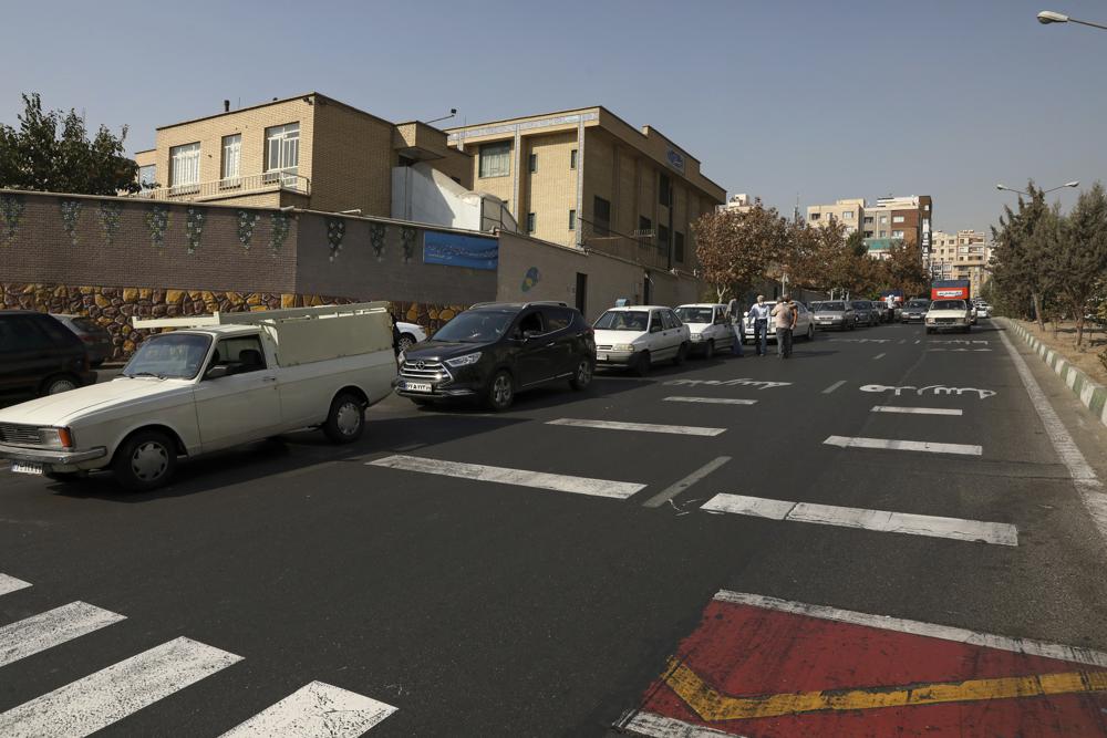 Iran d&iacute;nh đ&ograve;n tấn c&ocirc;ng độc - Ảnh 2.