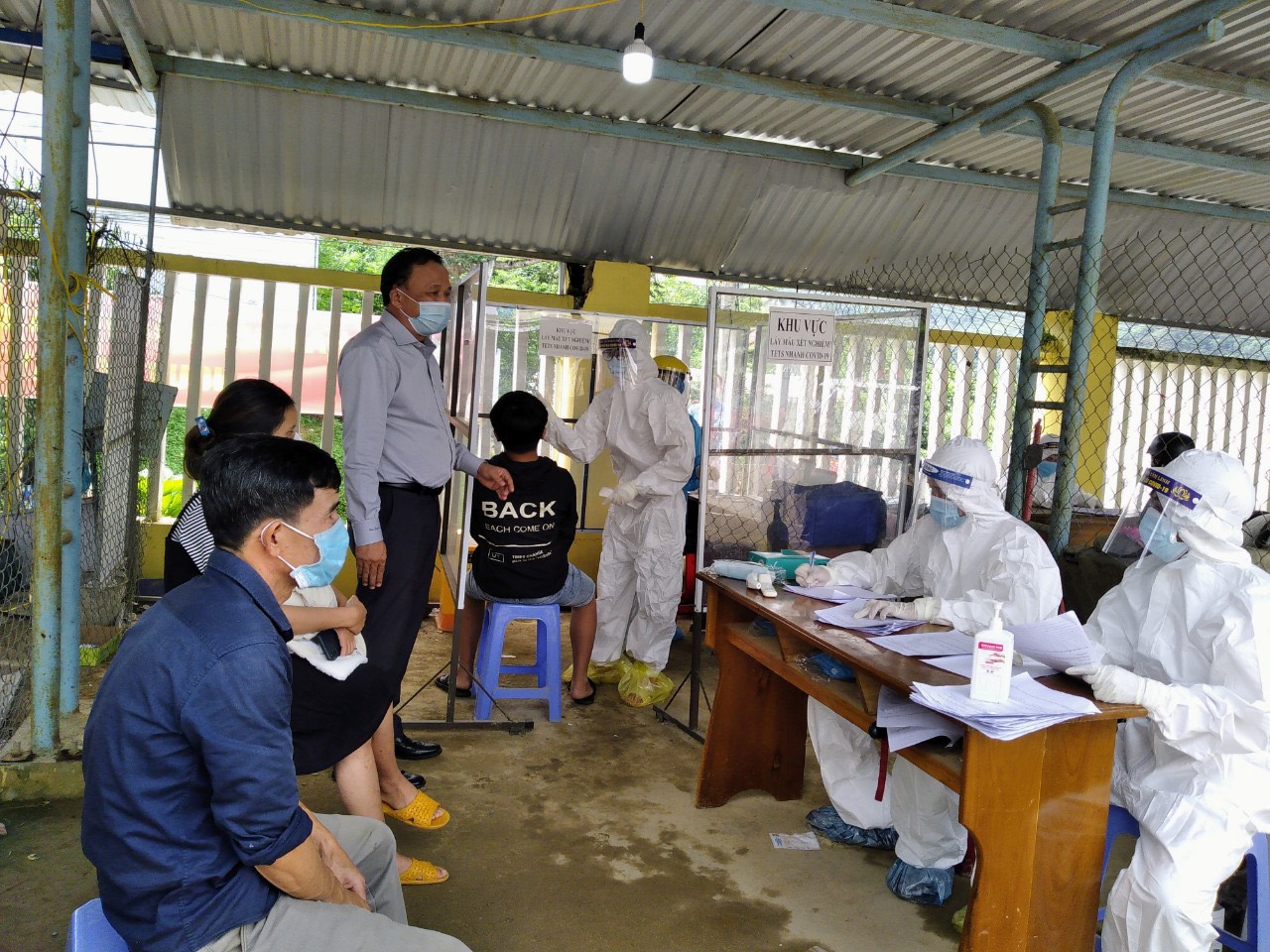 Huyện Nam Tr&agrave; My ở Quảng Nam ghi nhận 60 ca mắc v&agrave; nghi mắc Covid-19 - Ảnh 2.