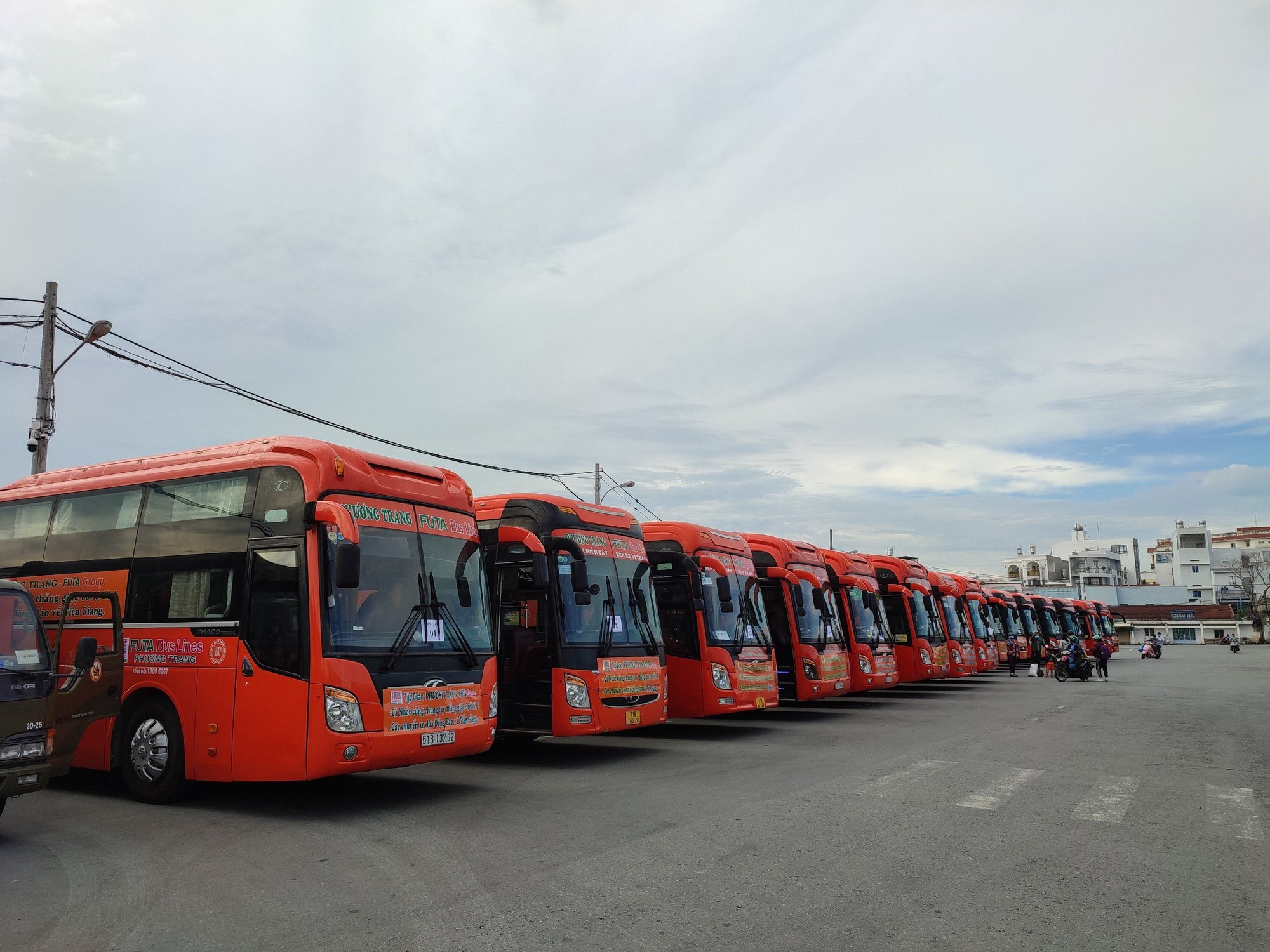 Xe Phương Trang phối hợp đưa hơn 3.000 người dân 17 tỉnh, thành về quê - Ảnh 9.