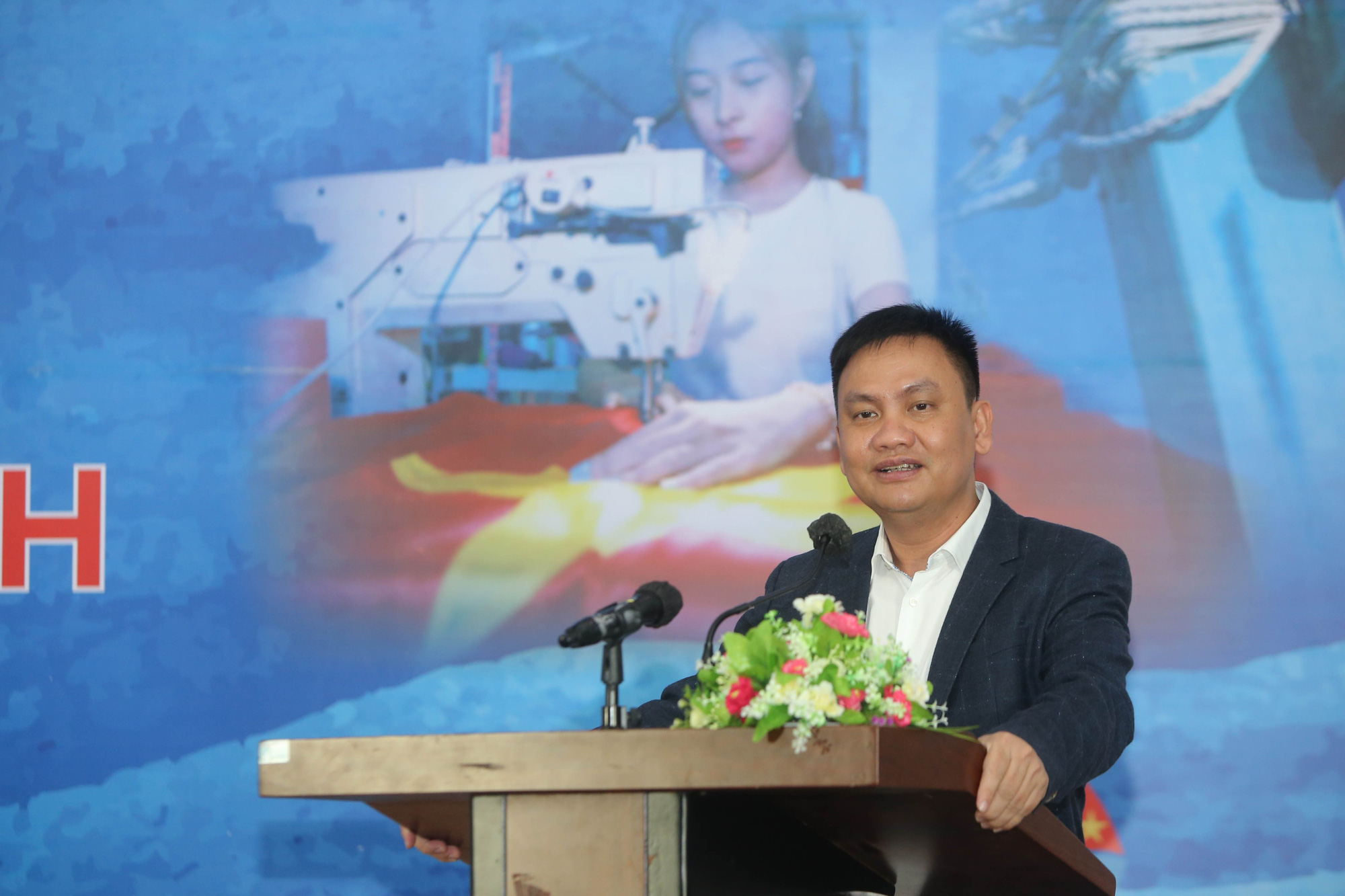 Bamboo Capital đồng h&agrave;nh c&ugrave;ng Chương tr&igrave;nh Một triệu l&aacute; cờ Tổ quốc c&ugrave;ng ngư d&acirc;n b&aacute;m biển - Ảnh 4.