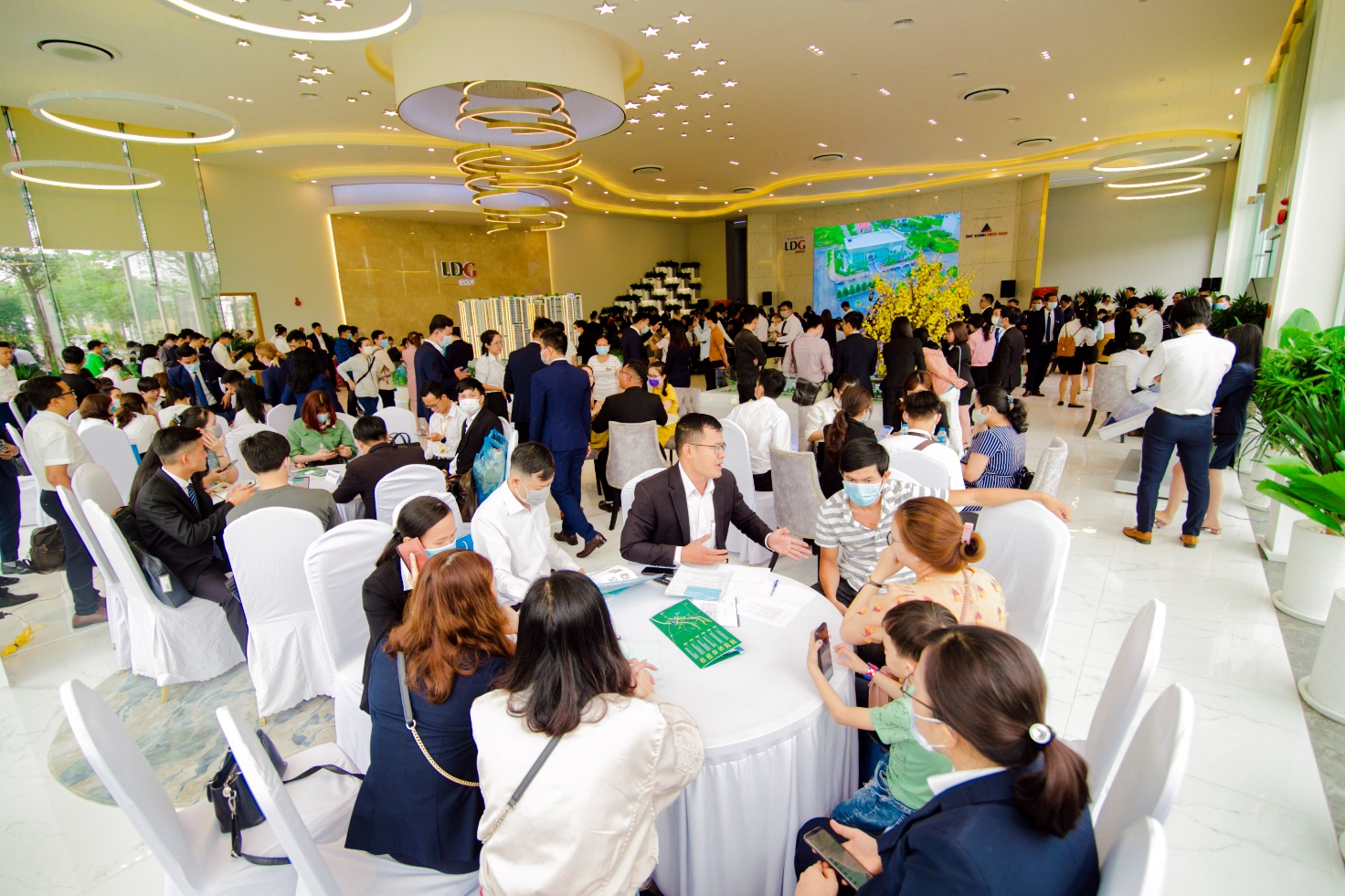 Bất động sản vẫn l&agrave; k&ecirc;nh đầu tư an to&agrave;n sau đại dịch - Ảnh 2.