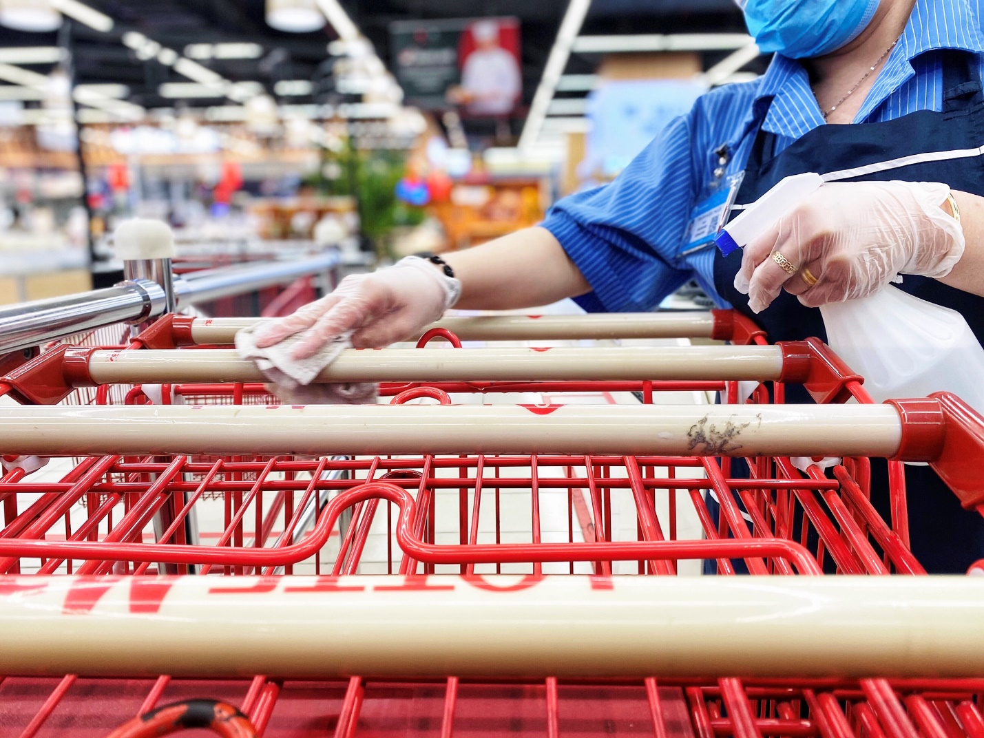 &ldquo;Mua sắm b&ugrave;&rdquo; sau khi c&aacute;c biện ph&aacute;p an to&agrave;n được thiết lập - Ảnh 3.