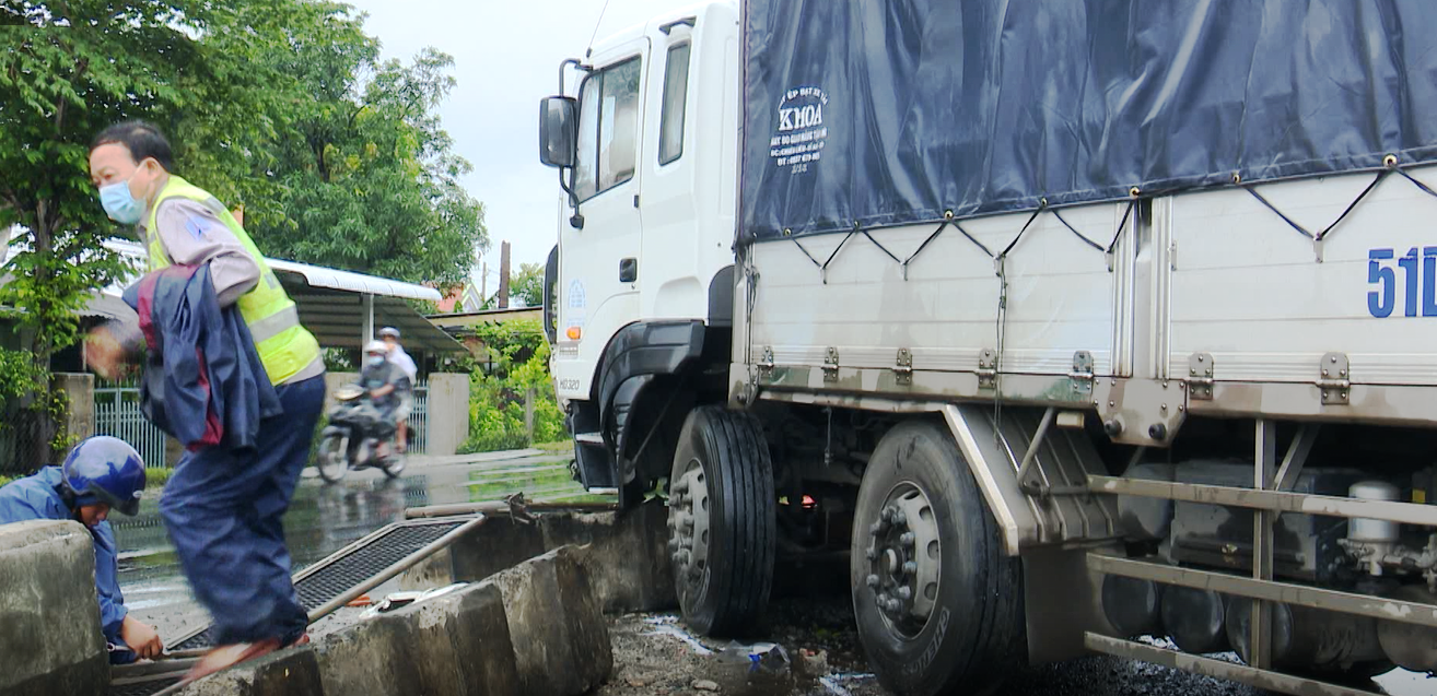 Vụ Quốc lộ 1 giăng bẫy ổ voi, tai nạn li&ecirc;n tiếp xảy ra: Đề nghị sớm sửa chữa - Ảnh 2.