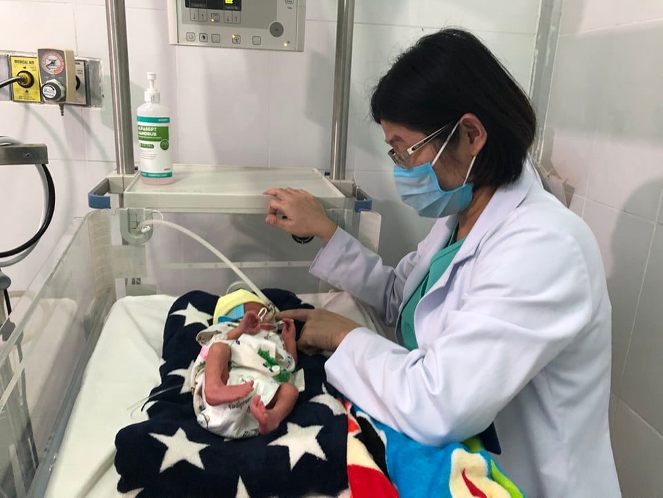 Cứu sống trẻ sơ sinh bị bỏ rơi bên đường