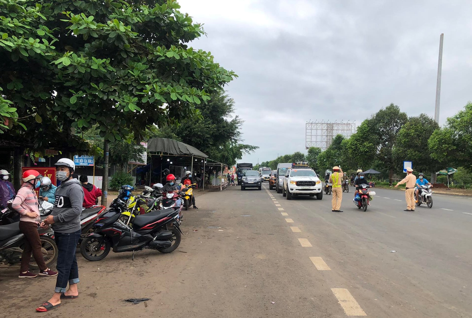 Đắk Nông yêu cầu hàng trăm cán bộ, công chức không về nhà ở Đắk Lắk