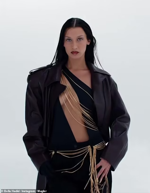 Siêu mẫu Bella Hadid khác lạ với mốt “thả rông” - Ảnh 1.