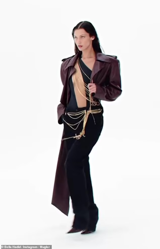 Siêu mẫu Bella Hadid khác lạ với mốt “thả rông” - Ảnh 4.