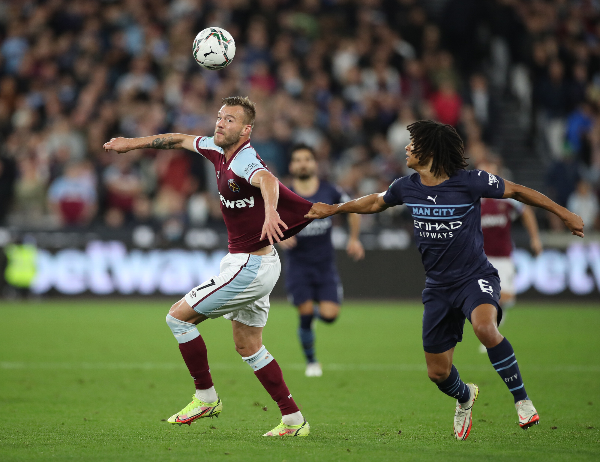 West Ham quét sạch đại diện Manchester, hiên ngang đoạt vé tứ kết League Cup