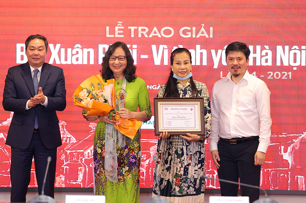 Nhạc sĩ Hồng Đăng nhận Giải thưởng lớn - Vì tình yêu Hà Nội - Ảnh 1.