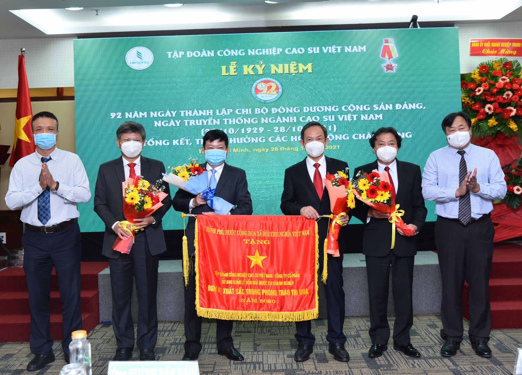 Phấn đấu tăng thu nhập cho công nhân cao su tối thiểu 5%/năm