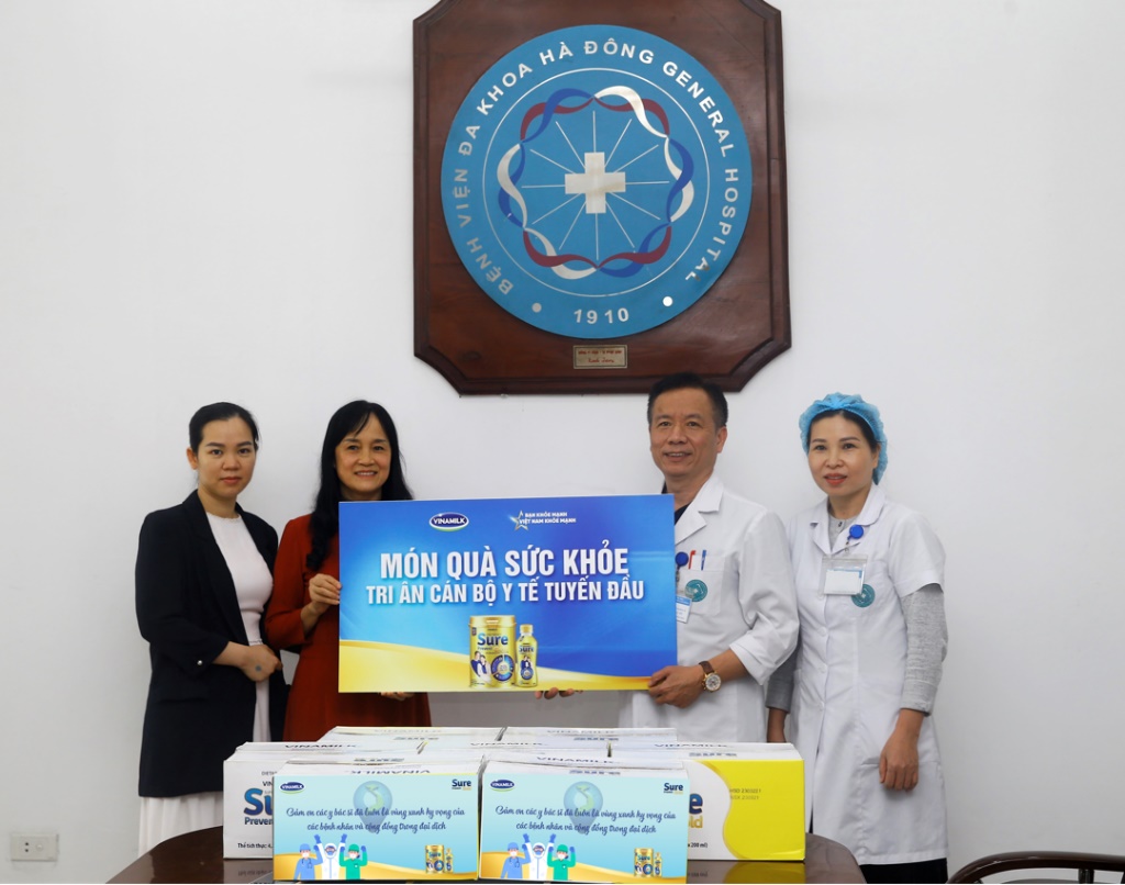 Vinamilk Sure Prevent Gold trao tặng 200.000 sản phẩm đến y b&aacute;c sĩ, tiếp sức tuyến đầu khỏe mạnh - Ảnh 3.