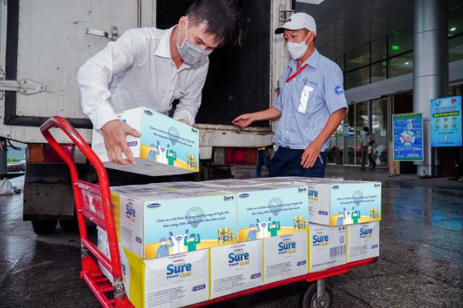 Vinamilk Sure Prevent Gold trao tặng 200.000 sản phẩm đến y b&aacute;c sĩ, tiếp sức tuyến đầu khỏe mạnh - Ảnh 7.