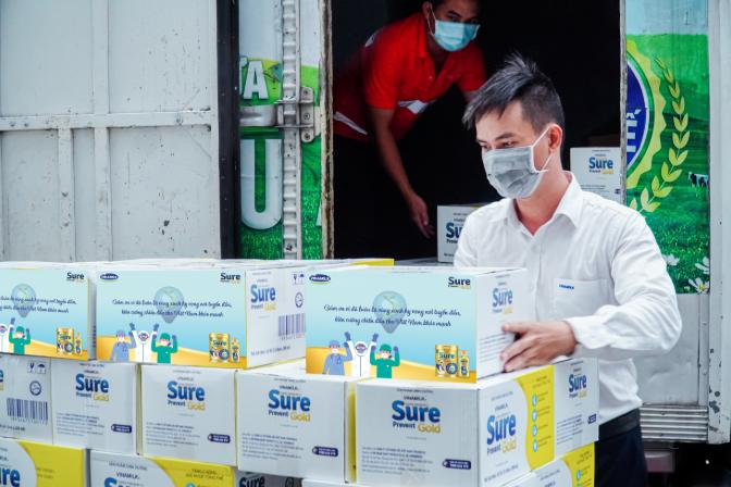 Vinamilk Sure Prevent Gold trao tặng 200.000 sản phẩm đến y b&aacute;c sĩ, tiếp sức tuyến đầu khỏe mạnh - Ảnh 8.