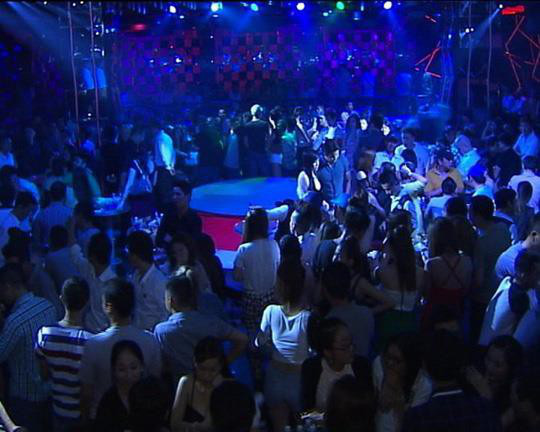 Đề xuất mở vũ trường, karaoke, quán bar, hàng rong... tại TP HCM