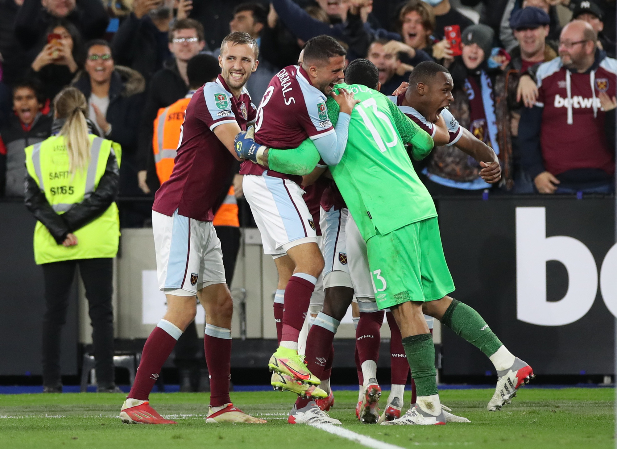 West Ham quét sạch đại diện Manchester, hiên ngang đoạt vé tứ kết League Cup - Ảnh 6.