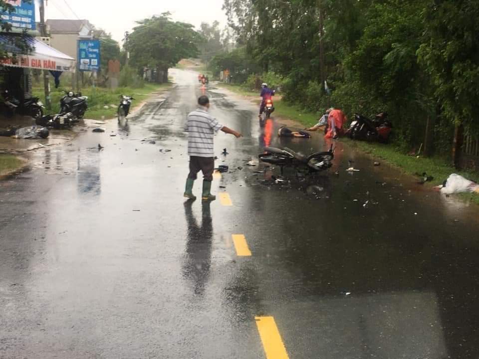 Va chạm xe máy ở Quảng Nam, 3 người chết
