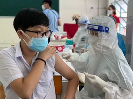 Tiêm vắc-xin mũi 2 cho học sinh: Sở GD-ĐT TP HCM đề nghị khẩn cung cấp mã định danh