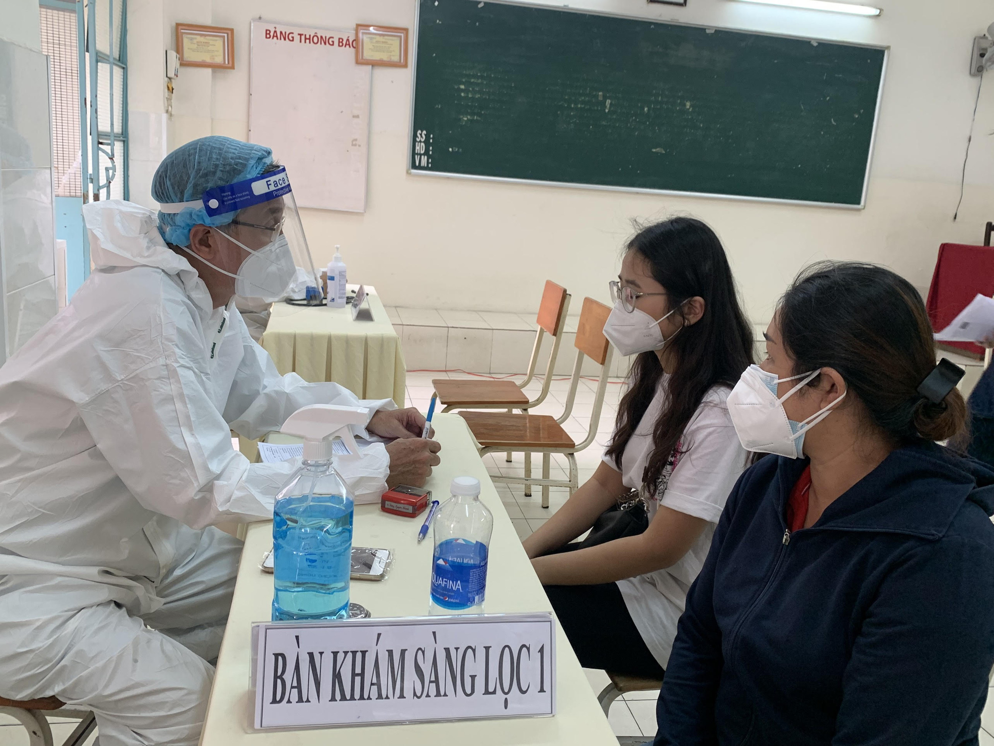 TP HCM: Ngày 10-12 dự kiến đón học sinh trở lại trường - Ảnh 1.