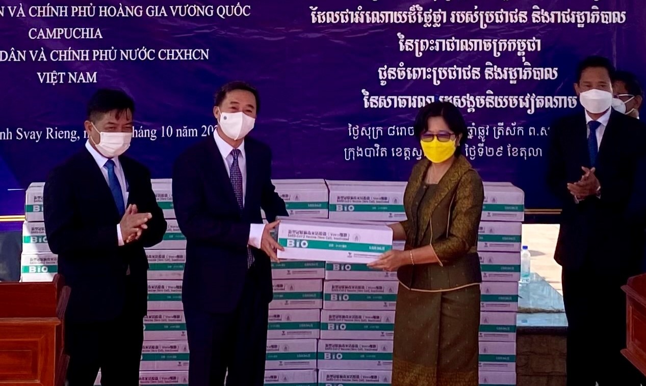Campuchia tặng Việt Nam 200.000 liều vắc-xin