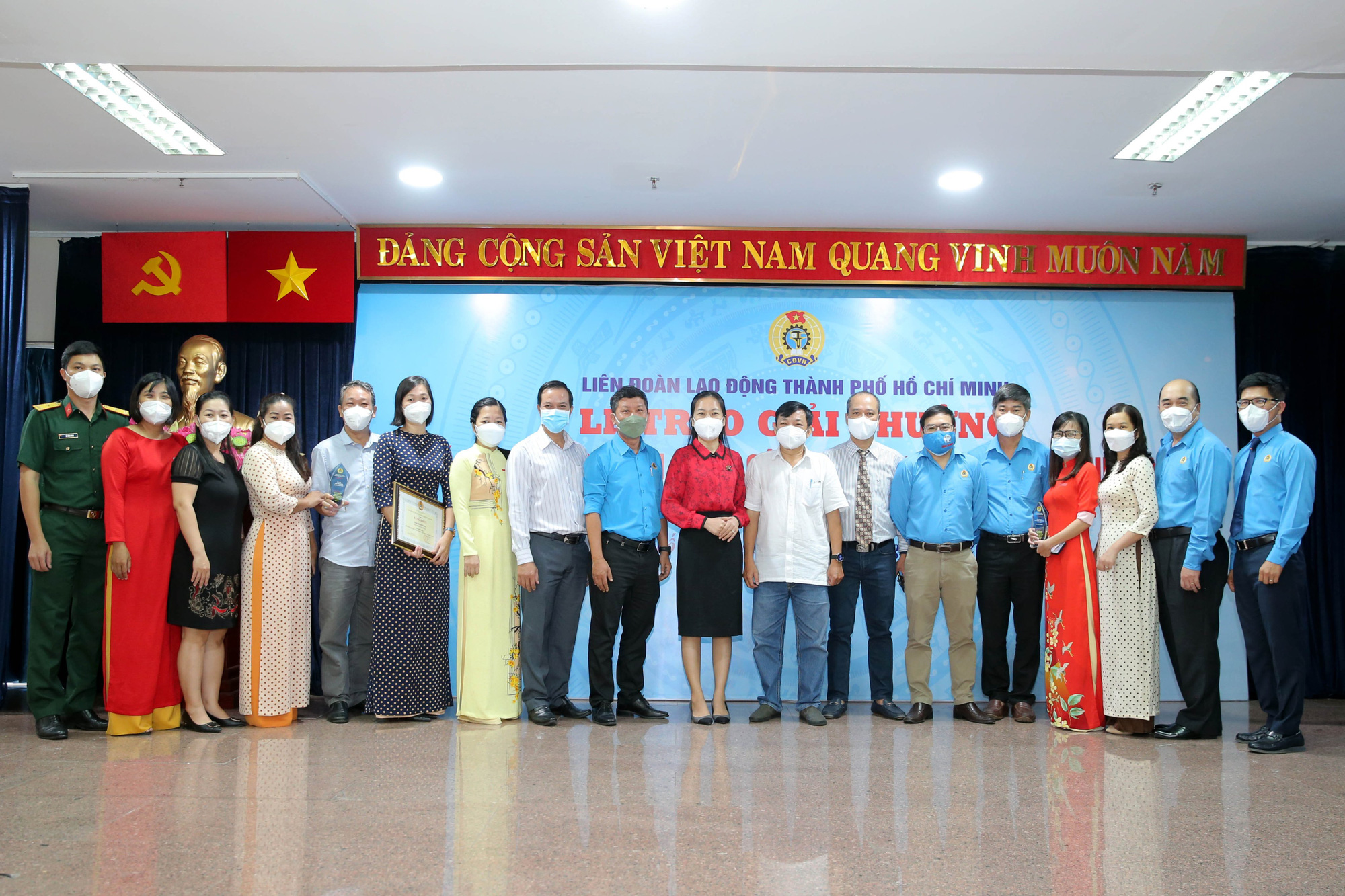 B&aacute;o Người Lao Động đoạt 3 giải &ldquo;B&aacute;o ch&iacute; đồng h&agrave;nh c&ugrave;ng C&ocirc;ng đo&agrave;n TP HCM trong ph&ograve;ng, chống đại dịch Covid-19&rdquo; - Ảnh 3.