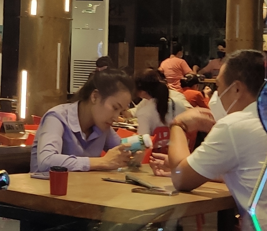 TP HCM: Cơ quan chức năng trả lời về &ldquo;Kiểm so&aacute;t dịch v&agrave; kinh doanh dịch vụ ăn uống tại chỗ&rdquo; - Ảnh 3.