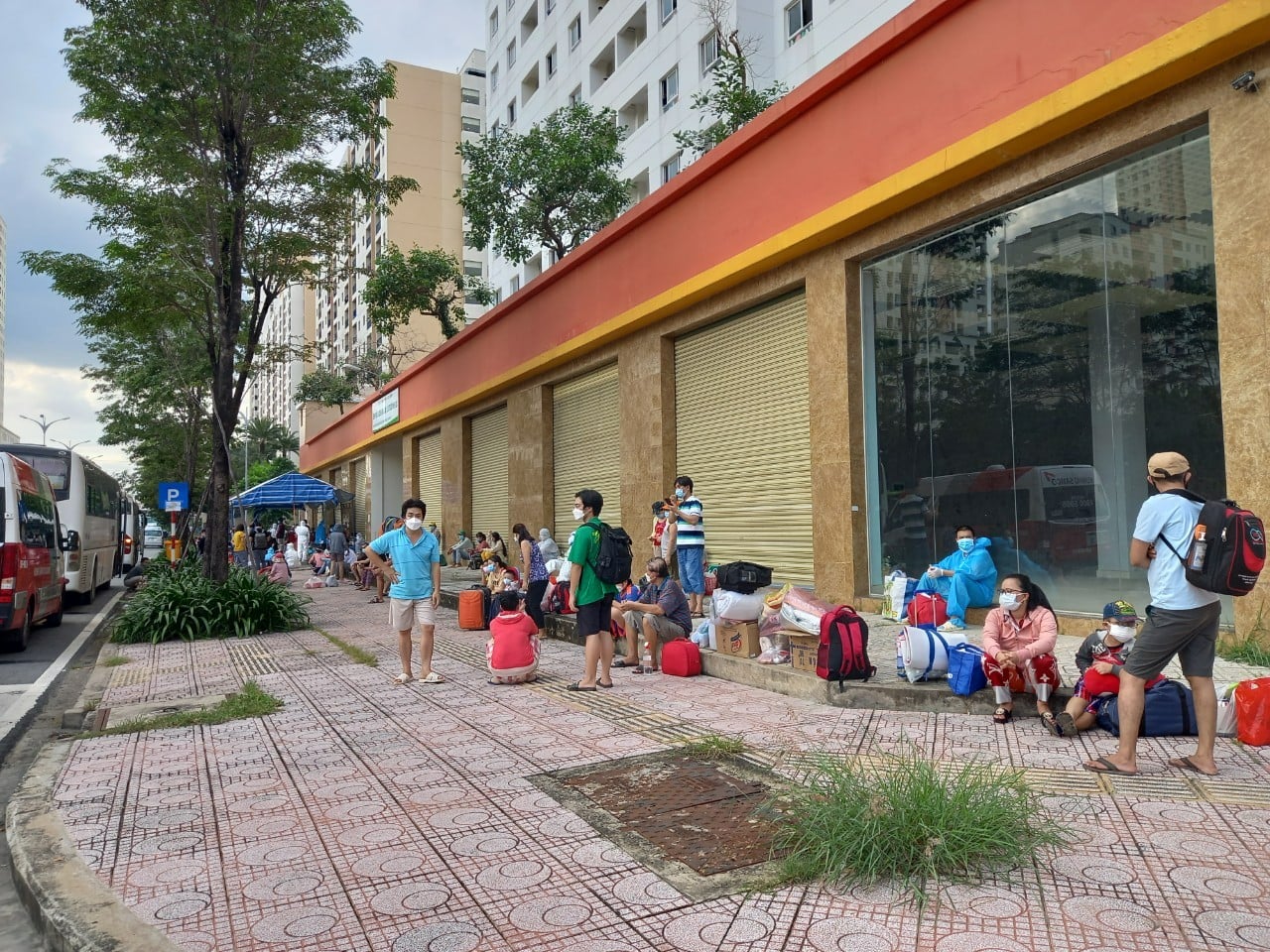 TP HCM kêu gọi 4% dân số trên 18 tuổi chưa tiêm vắc-xin mau đăng ký