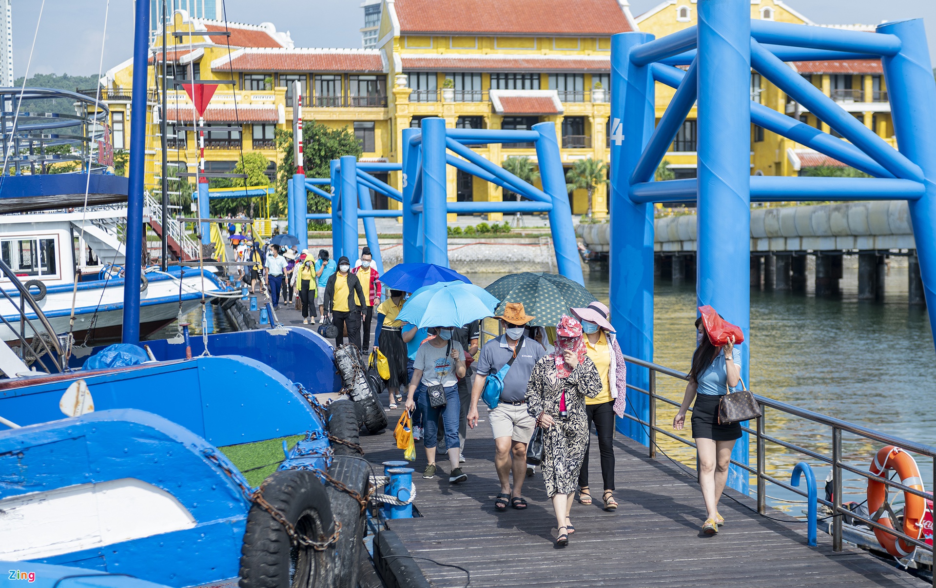 Hạ Long đón gần 1.000 du khách dịp cuối tuần - Ảnh 8.