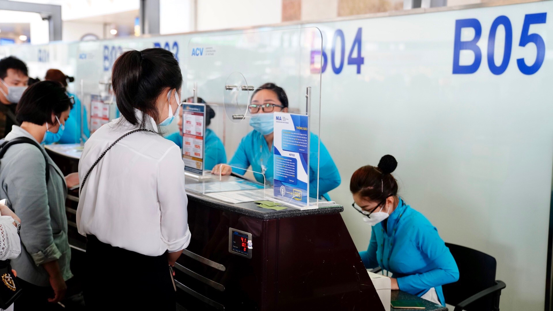 Phó Thủ tướng yêu cầu xem xét, xử lý phản ánh về giá sàn vé máy bay