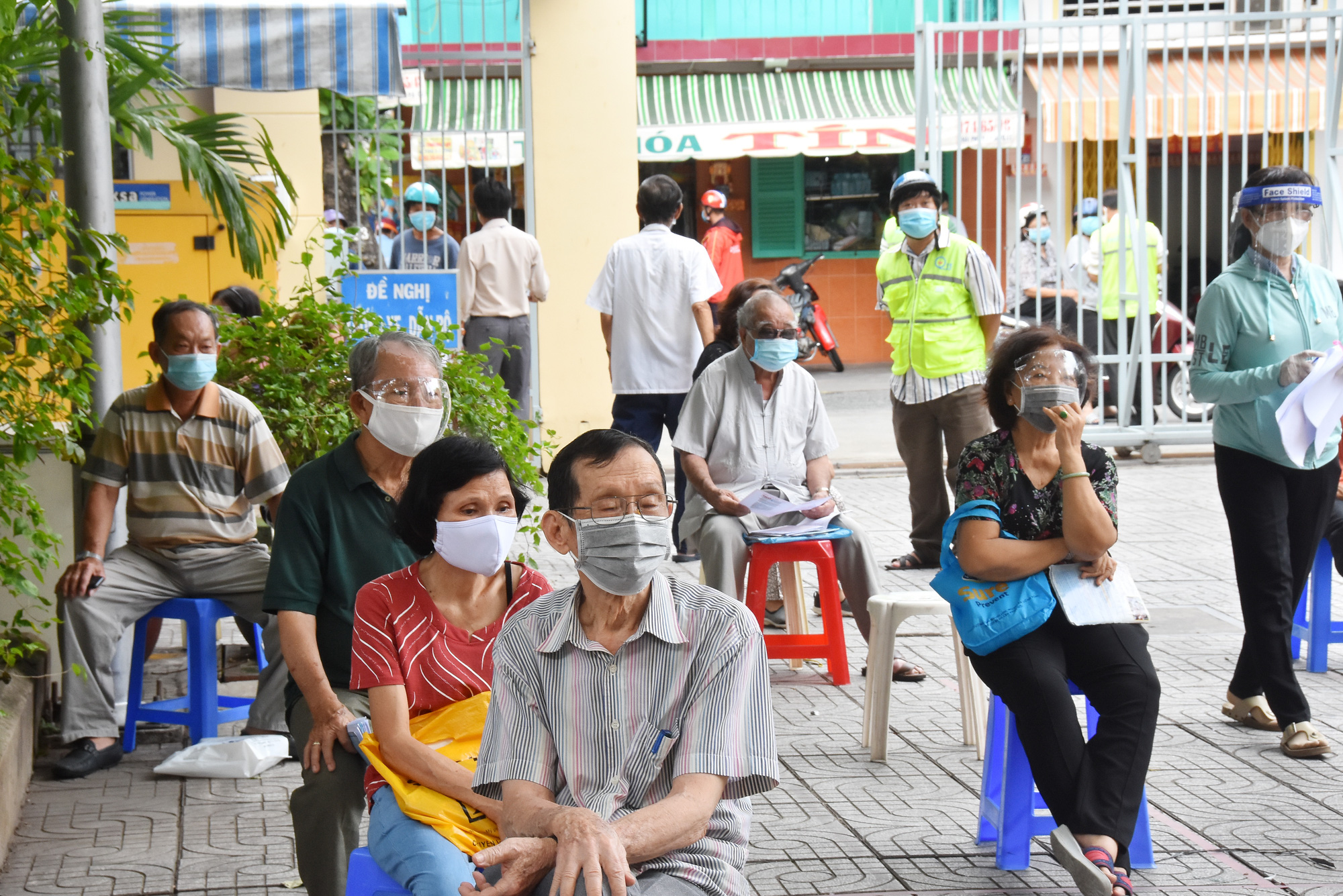 Đăng ký tiêm vắc-xin Covid-19 ở bệnh viện như thế nào?