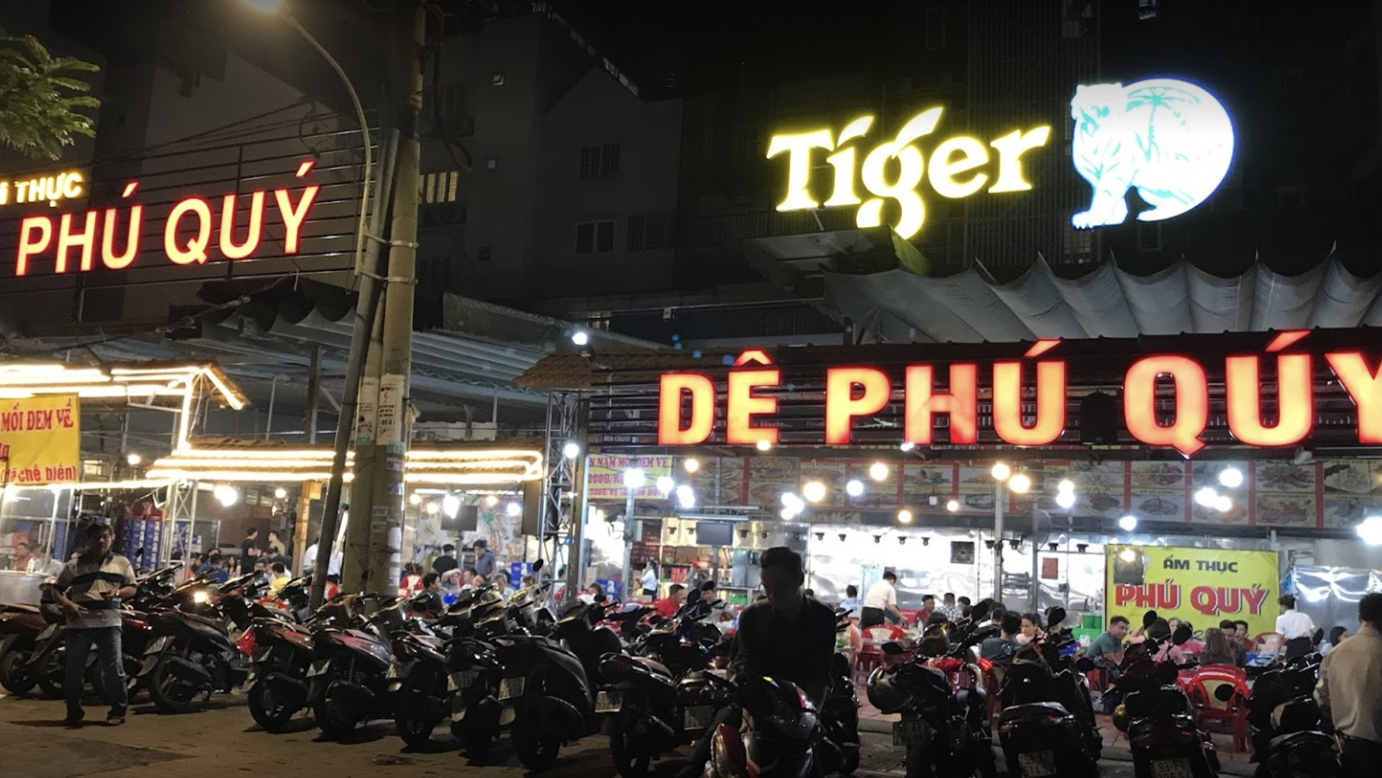 TP HCM: Nhiều qu&aacute;n che chắn, ngụy trang để b&aacute;n rượu bia cho thực kh&aacute;ch - Ảnh 4.
