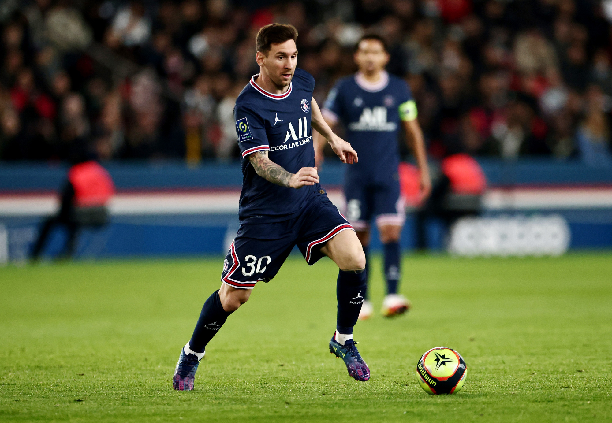 Messi thi đấu mờ nhạt, PSG thắng ngược đương kim vô địch Ligue 1