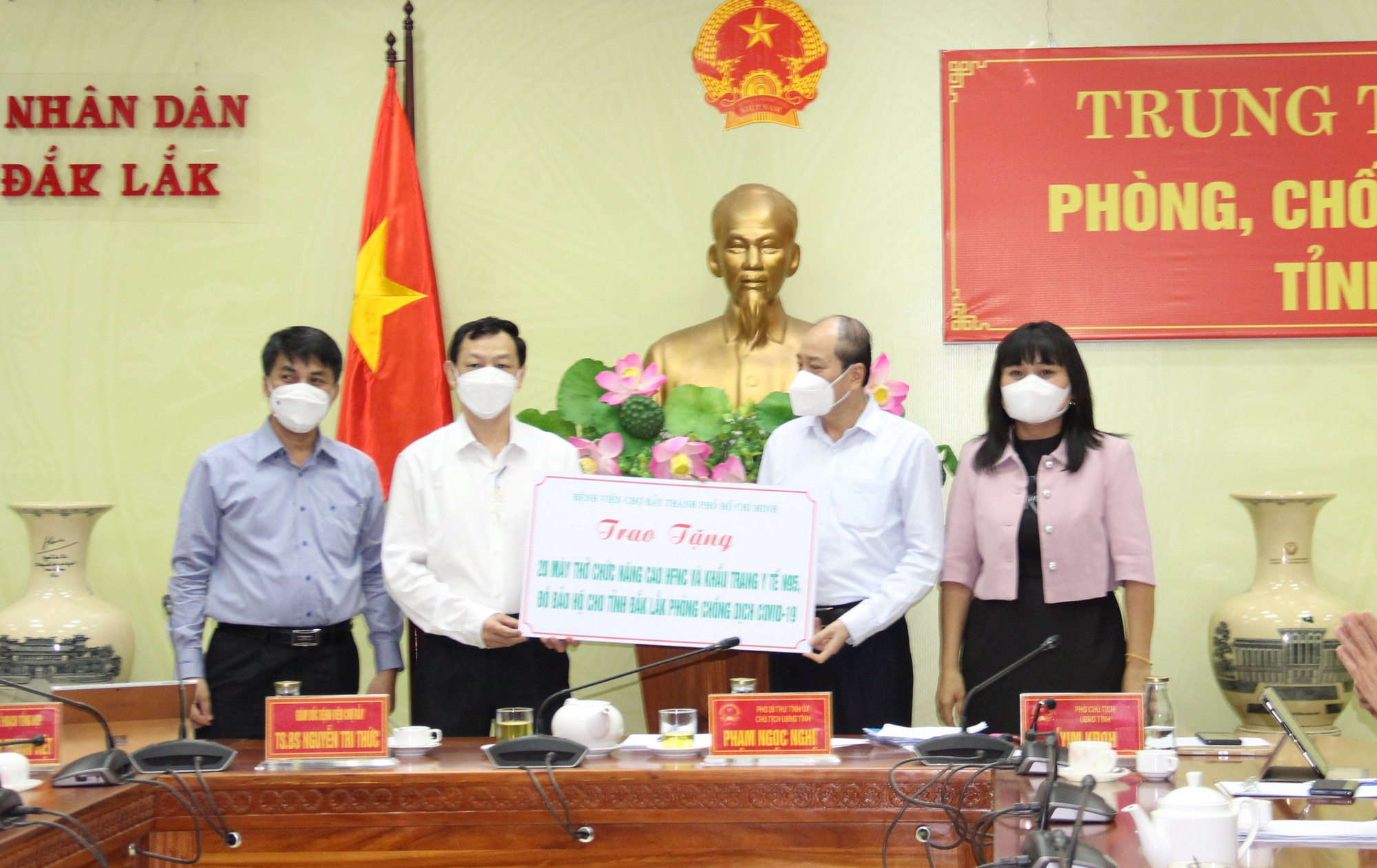 Đắk Lắk phấn đấu 5 ngày nữa sẽ đạt 75% người trên 18 tuổi tiêm vắc-xin - Ảnh 1.