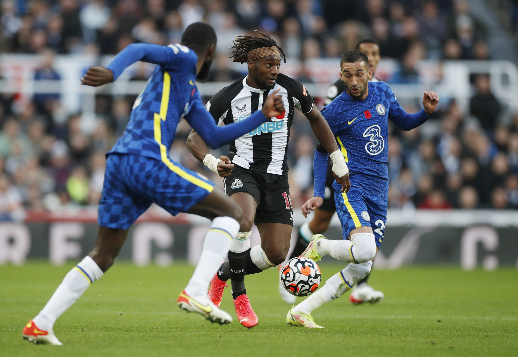 Chelsea đại thắng Newcastle, Man City trắng tay s&acirc;n nh&agrave; Etihad - Ảnh 1.