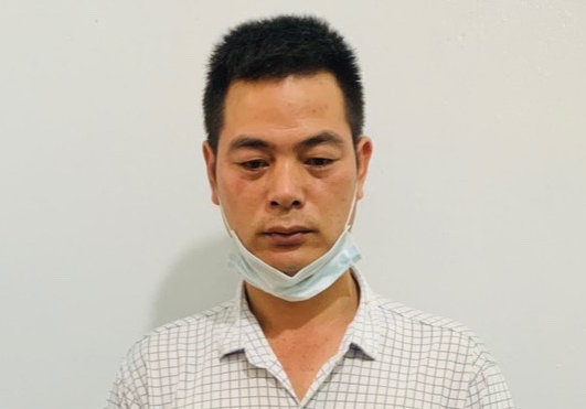 Hé lộ nguyên nhân chồng đâm chết vợ, bị thương bố vợ ngay tại tòa án