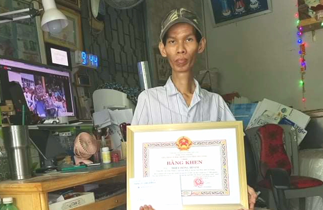 Chàng trai khuyết tật mê tre được Chủ tịch UBND tỉnh khen thưởng