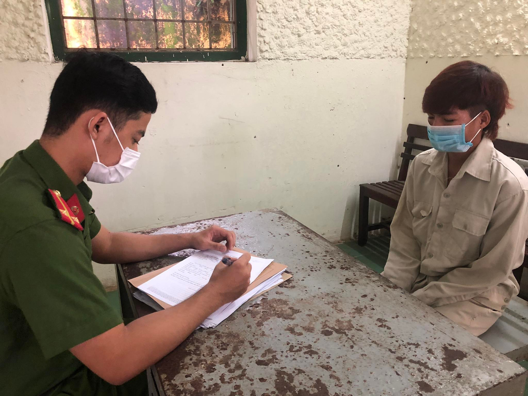 Đà Nẵng: Bị phát hiện, tên trộm cầm búa đập liên tiếp vào mặt của chủ nhà