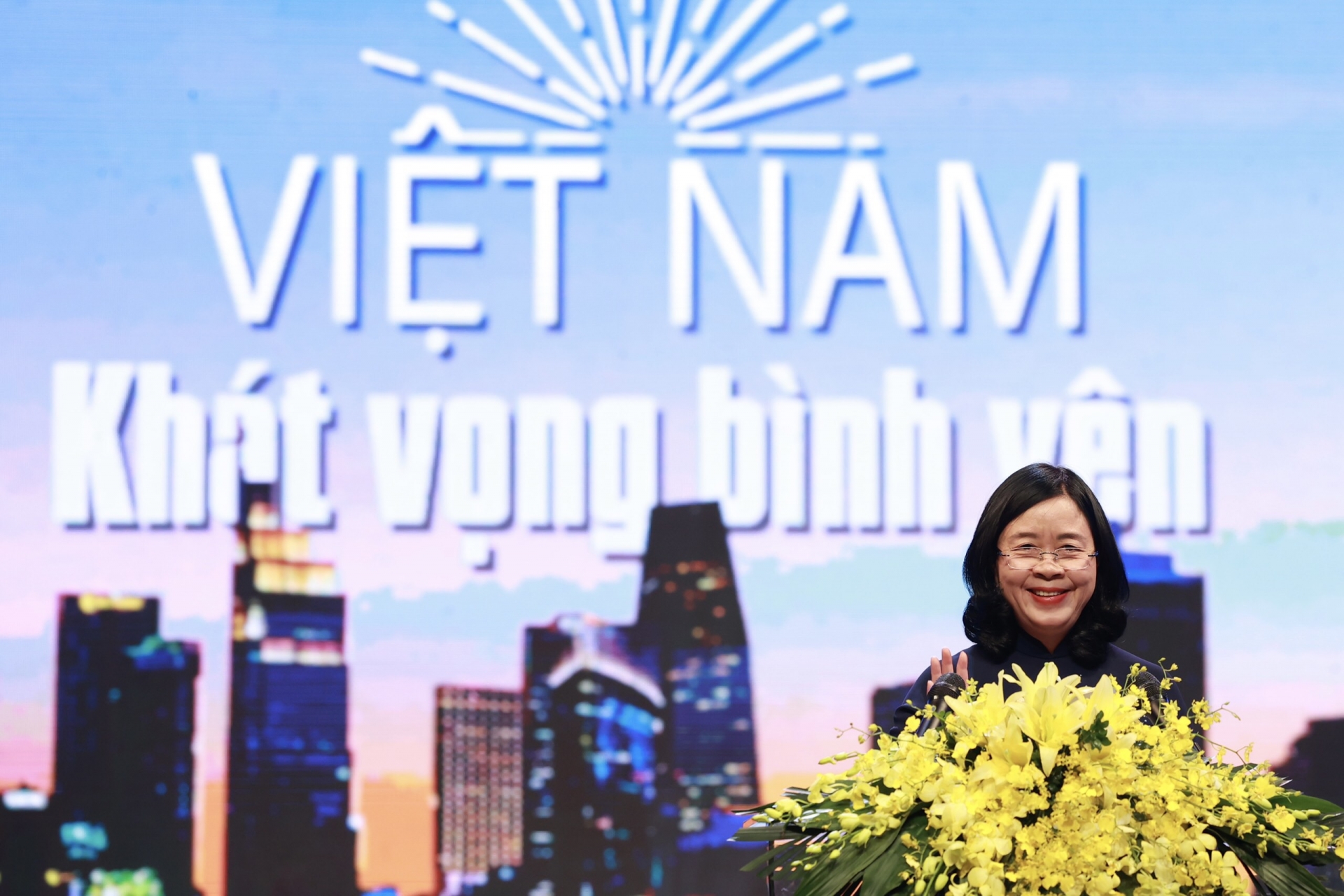 Việt Nam - Khát vọng bình yên - Tôn vinh các lực lượng tuyến đầu chống dịch - Ảnh 2.