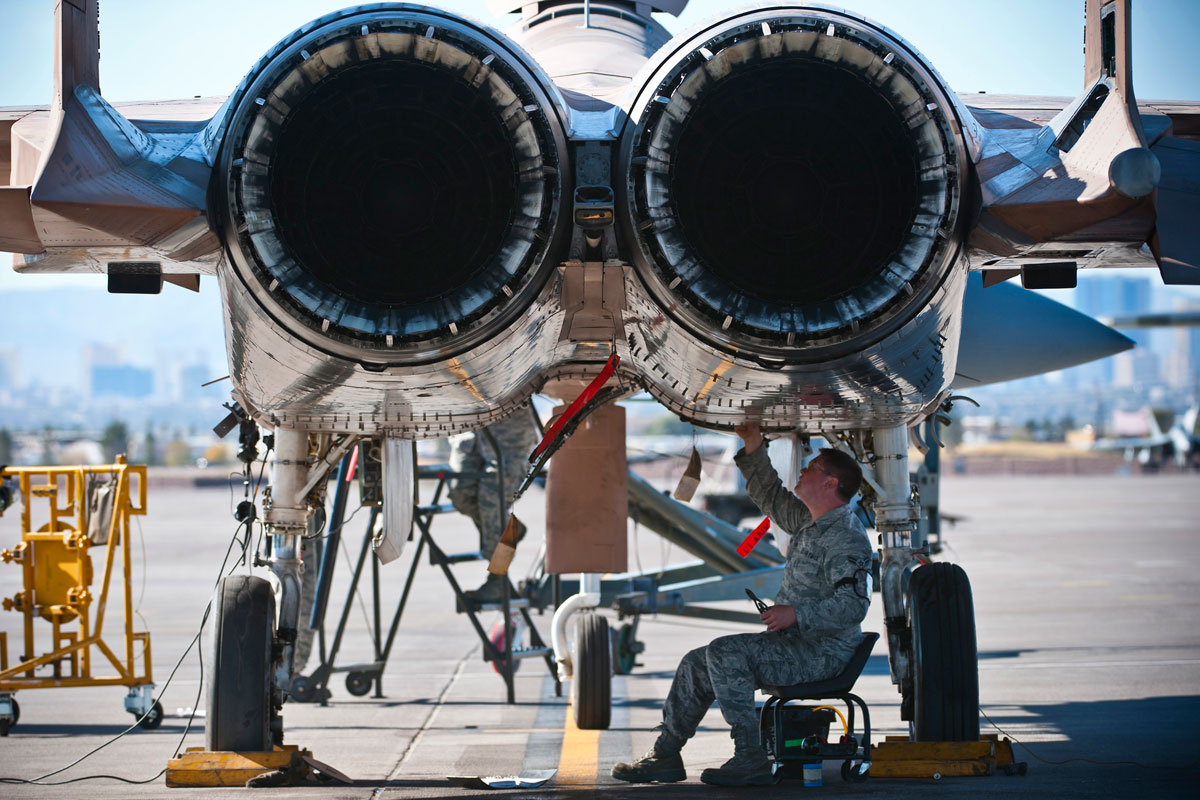Căng thẳng đối đầu giữa F-15 Eagle và Su-35