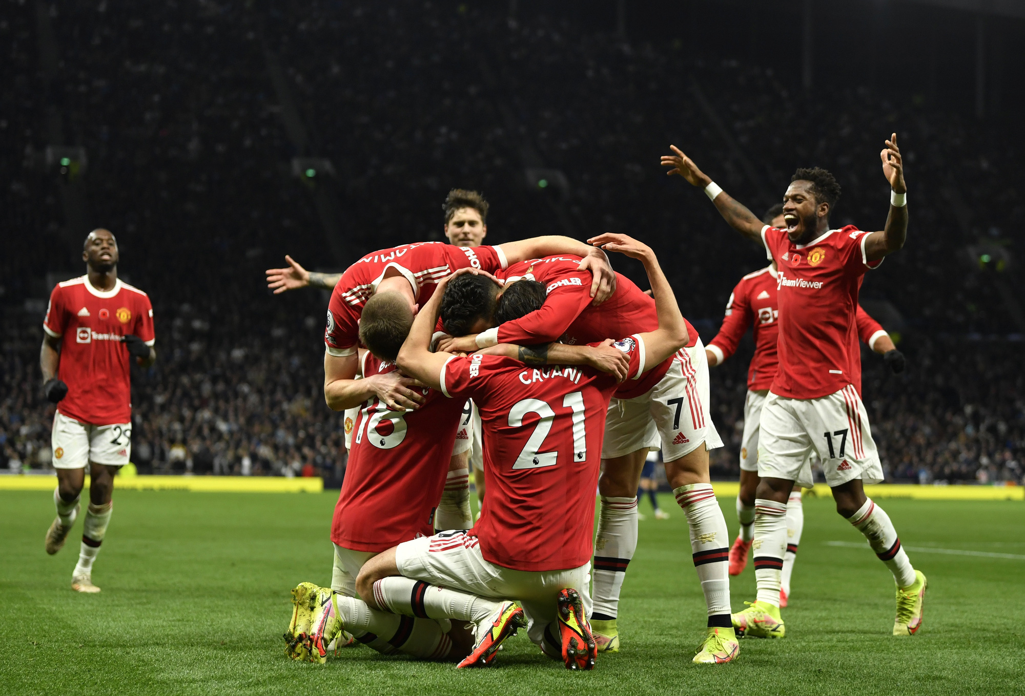 Bộ đôi lão tướng bùng nổ, Man United đại thắng Tottenham - Ảnh 9.